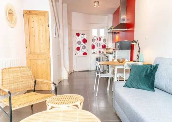 Quiet & Duplex Wifi Near Rhone & Parc Blandan דירה *